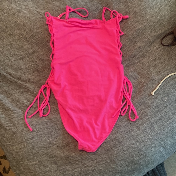 Lovers and Friends Pepper One Piece - Picture 6 of 7